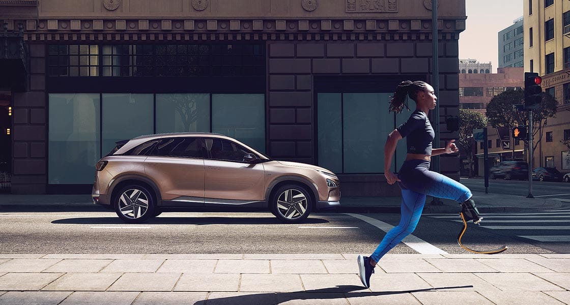 nexo 2019 side view with running woman